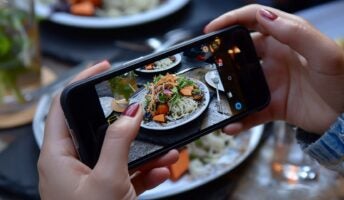 Food Blogging Smartphone